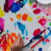 Porcelænstusch til børn: Sådan kan du inddrage dine børn i kunstprojekter